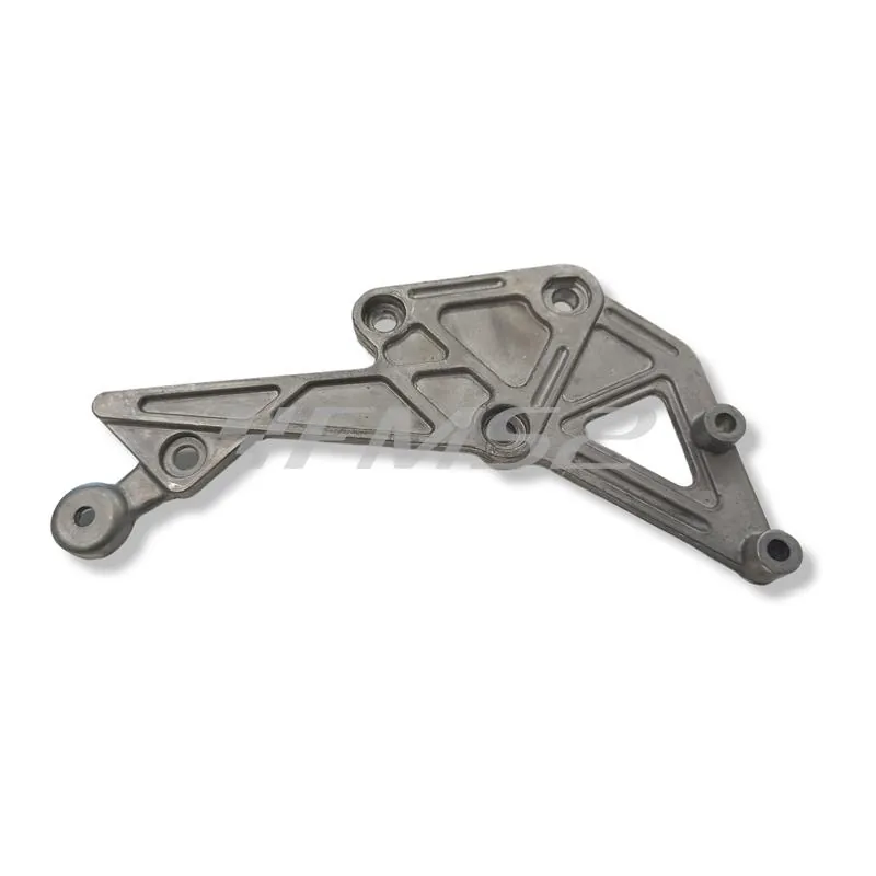 Supporto pedana destra in alluminio con fissaggio al telaio per Malaguti Drakon 50 cc, ricambio 19110699