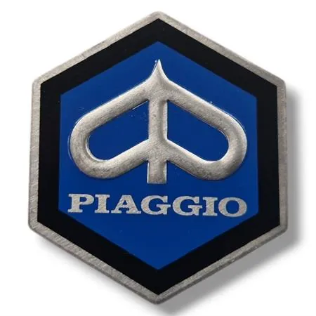 Scudetto Piaggio adesivo medio con forma esagonale e diametro 31 mm  sim.195577 (CIF), ricambio 5776