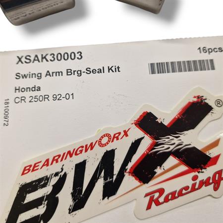 Kit gabbie rulli BWX per revisione forcellone cross Honda CR 250 2 tempi prodotti dal  1992 fino al 2001, ricambio XSAK30003